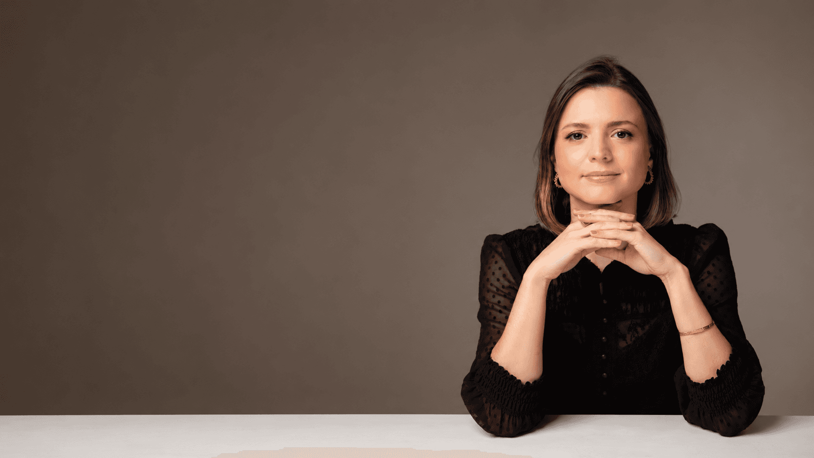 Dra. Clarissa Pimentel em seu consultório